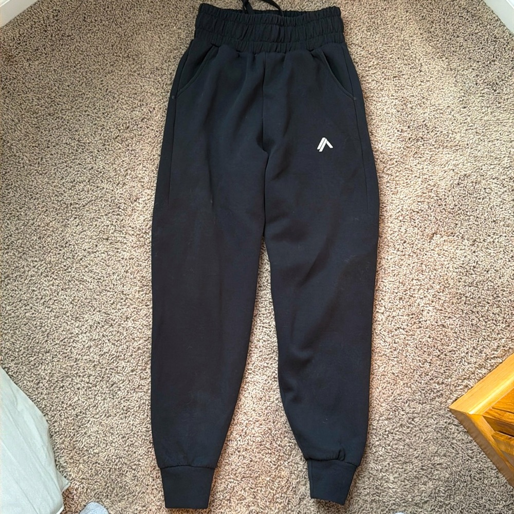 Alphalete black joggers size xs